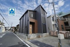 開放感のある角地＾＾コンビニ、ドラッグストア徒歩3分圏内＾＾周辺環境充実しています＾＾