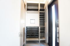 ご家族の靴をスッキリと片付けられるシューズボックス付きの玄関です＾＾スッキリと片付いた玄関は気持ちがいいです。