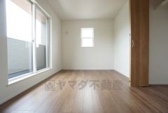 6帖。住む人のこだわりを活かす洋室＾＾広めのクローゼットもあり荷物もすっきり片付けられ、ゆとりのある暮らしが出来ます＾＾