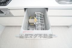 炊事時間を大幅に短縮できる食器洗浄乾燥機付き＾＾食器を洗う手間が減るので家族とのコミュニケーションの時間や自分の時間が増えますね。