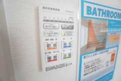 浴室暖房乾燥機には、暖房、乾燥、涼風、換気の4つの機能が付いています。タイマー付きです。換気・雨の日の洗濯も安心です＾＾