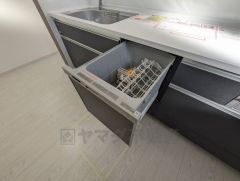 炊事時間を大幅に短縮できる食器洗浄乾燥機付き＾＾食器を洗う手間が減るので家族とのコミュニケーションの時間や自分の時間が増えますね。