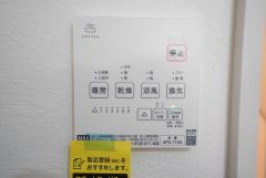 浴室暖房乾燥機には、暖房、乾燥、涼風、換気の4つの機能が付いています。タイマー付きです。換気・雨の日の洗濯も安心です＾＾
