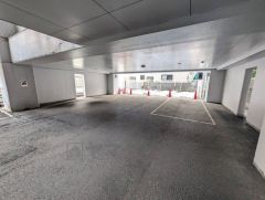 敷地内駐車場有。空き状況はお問い合わせ下さい。