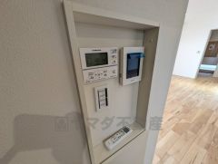 防犯はもちろん、セールスマン対策にもなるモニター付きインターホンです。お子さん1人での留守番時にも活躍しそうです。