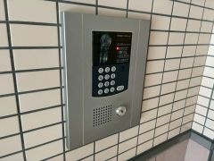 防犯性もばっちり、TVモニター付きインターホン完備。来訪者の顔が見えるので、安心＾＾お子さん1人での留守番時にも活躍しそうです。