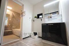 ゆとりある広さの洗面脱衣室。