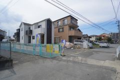 前面道路は東側約5.4ｍに面しています。