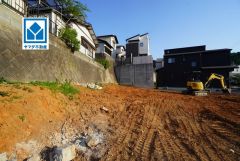 東月隈小学校、目の前＾＾西鉄バス「浦田」歩9分。博多駅行＾＾