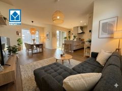 大きな掃き出し窓のあるリビングは、陽光あふれる明るい空間です。ゆったりと寛げる憩いの場となりそうです。家具はCGによるイメージです。