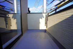 日当たり、風通し良好なバルコニーです＾＾天気のいい日にはお布団もまとめて干せそうですね＾＾