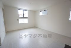 ご家族で団らんの時間を過ごすリビングダイニング。