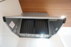 調理により発生する油煙や臭いを吸い込み、屋外へ排気してくれます。