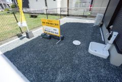 お庭に外水栓付き。庭掃除や植物への水やり、お子様用のプールなど大活躍すること間違いなし。車の洗車や外壁のお掃除をする際も便利です。