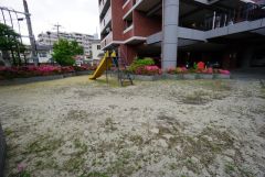 マンション敷地内にちょっとした遊具あり＾＾
