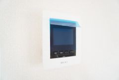 防犯性、セキュリティ対策に安心できるテレビモニター付きインターフォンです。セールスマン対策にもなり安心できます。