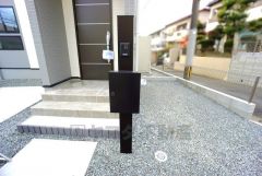 モニター付きインターホンなので来訪者の顔が見えて安心ですね＾＾