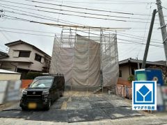 シンプルでいつまでも飽きのこないデザインが周囲の環境に調和し、どんなご家族にもフィットするデザインです。