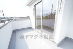 陽当たりの良いバルコニーです。お洗濯やお布団干しはもちろん、日光浴スペースにも＾＾足元は防水工事施工済です。