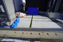 駐車スペースはゆとりある2台分を確保。マイカー用に、お客さま用に、余裕を持ってご利用いただけます。