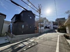 前面道路は西側約5.9～6.1ｍの公道に面しています＾＾