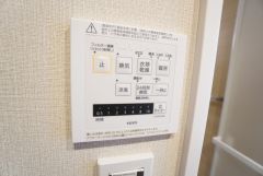 浴室暖房乾燥機には、暖房、乾燥、涼風、換気の4つの機能が付いています。タイマー付きです。換気・雨の日の洗濯も安心です＾＾