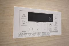 おいだき機能つきなのでお風呂に入る時間が異なるご家庭には嬉しいですね。ボタン一つで快適で便利な生活が＾＾