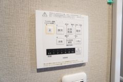浴室暖房乾燥機には、暖房、乾燥、涼風、換気の4つの機能が付いています。タイマー付きです。換気・雨の日の洗濯も安心です＾＾