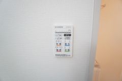 浴室暖房乾燥機付き＾＾梅雨の時期や花粉、PM2.5が酷いときなどの洗濯を干すのに重宝しそうですね＾＾