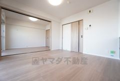 家族が集まる開放的なリビング。思い思いの時間を過ごしたり食事をしたり、素敵な団らんの場になりますね＾