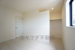 6帖。住む人のこだわりを活かす洋室＾＾ウォークインクローゼットもあり荷物もすっきり片付けられ、ゆとりのある暮らしが出来ます＾＾ 