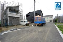 前面道路は6ｍ以上と広々＾＾駐車が苦手な方も安心ですね＾＾