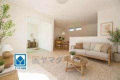 家族が集まる開放的なリビング。思い思いの時間を過ごしたり食事をしたり、素敵な団らんの場になりますね。家具はCGによるイメージ画像