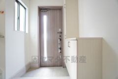 ご家族の靴をスッキリと片付けられるシューズボックス付きの玄関です＾＾スッキリと片付いた玄関は気持ちがいいです。