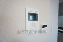 防犯はもちろん、セールスマン対策にもなるモニター付きインターホンです。お子さん1人での留守番時にも活躍しそうです。