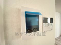 防犯はもちろん、セールスマン対策にもなるモニター付きインターホンです。お子さん1人での留守番時にも活躍しそうです。