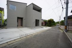 前面道路は南東側約4ｍの公道に面しています＾＾