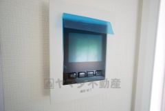 防犯はもちろん、セールスマン対策にもなるモニター付きインターホンです。お子さん1人での留守番時にも活躍しそうです。