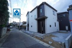 西鉄「二日市」駅(自転車6分/1.3ｋｍ)。西鉄バス「星ヶ丘入口」歩3分。博多駅行き＾＾カースペースは3台分を確保＾＾
