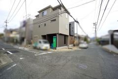 開放感のある角地＾＾前面道路は北側約5.8ｍの公道に面しています。 