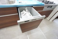 炊事時間を大幅に短縮できる食器洗浄乾燥機付き＾＾食器を洗う手間が減るので家族とのコミュニケーションの時間や自分の時間が増えますね。 