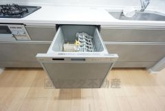 炊事時間を大幅に短縮できる食器洗浄乾燥機付き＾＾食器を洗う手間が減るので家族とのコミュニケーションの時間や自分の時間が増えますね。