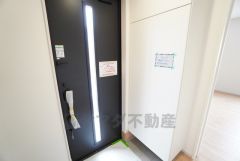 ご家族の靴をスッキリと片付けられるシューズボックス＆土間収納付きの玄関です＾＾スッキリと片付いた玄関は気持ちがいいです。