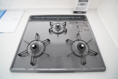 3種類の料理が同時に調理できる、3口ガスコンロ。忙しい夕食の支度時間が短縮できて効率よくお料理が楽しめます。