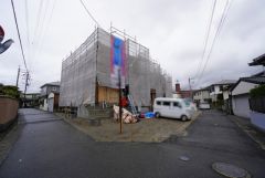 前面道路。西側約4ｍ公道。