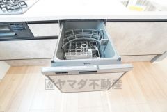 炊事時間を大幅に短縮できる食器洗浄乾燥機付き＾＾食器を洗う手間が減るので家族とのコミュニケーションの時間や自分の時間が増えますね。