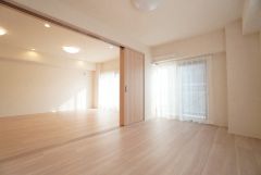 明るい室内は、風通しも良く、大変居心地の良い空間となっております。爽やかな風を感じて起きる朝は、快適生活の始まりに。