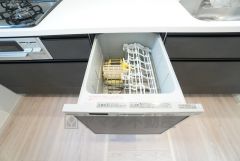 炊事時間を大幅に短縮できる食器洗浄乾燥機付き＾＾食器を洗う手間が減るので家族とのコミュニケーションの時間や自分の時間が増えますね。 