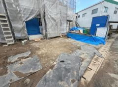 駐車スペースはゆとりある3台分を確保。マイカー用に、お客さま用に、余裕を持ってご利用いただけます。