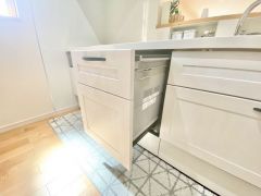 炊事時間を大幅に短縮できる食器洗浄乾燥機付き＾＾食器を洗う手間が減るので家族とのコミュニケーションの時間や自分の時間が増えますね。